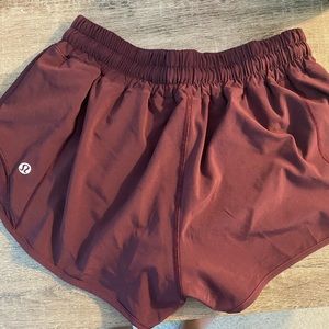 Lululemon Hotty Hot 2.5 inch seam running short